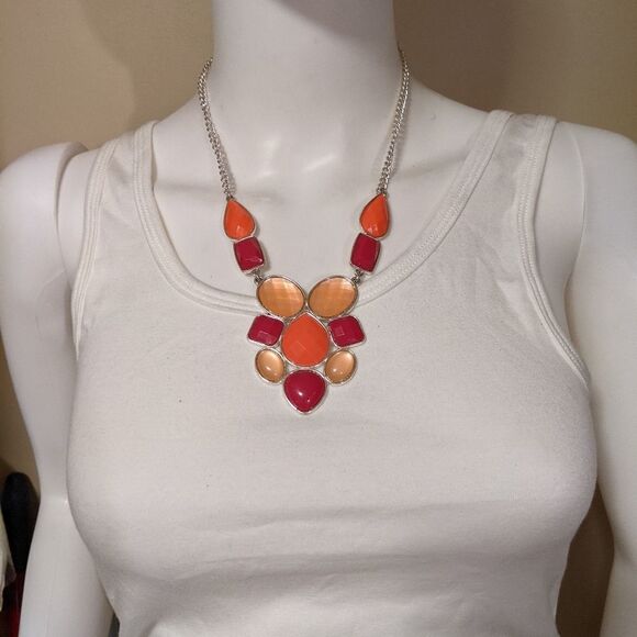 Vintage peach, pink, red statement necklace - Picture 5 of 5